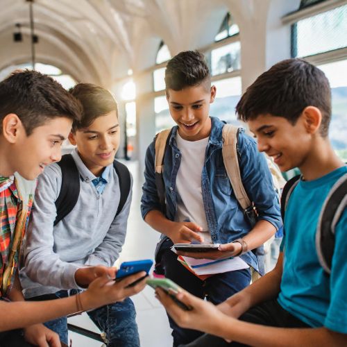 Giovani e social media: l’impatto sulla salute mentale